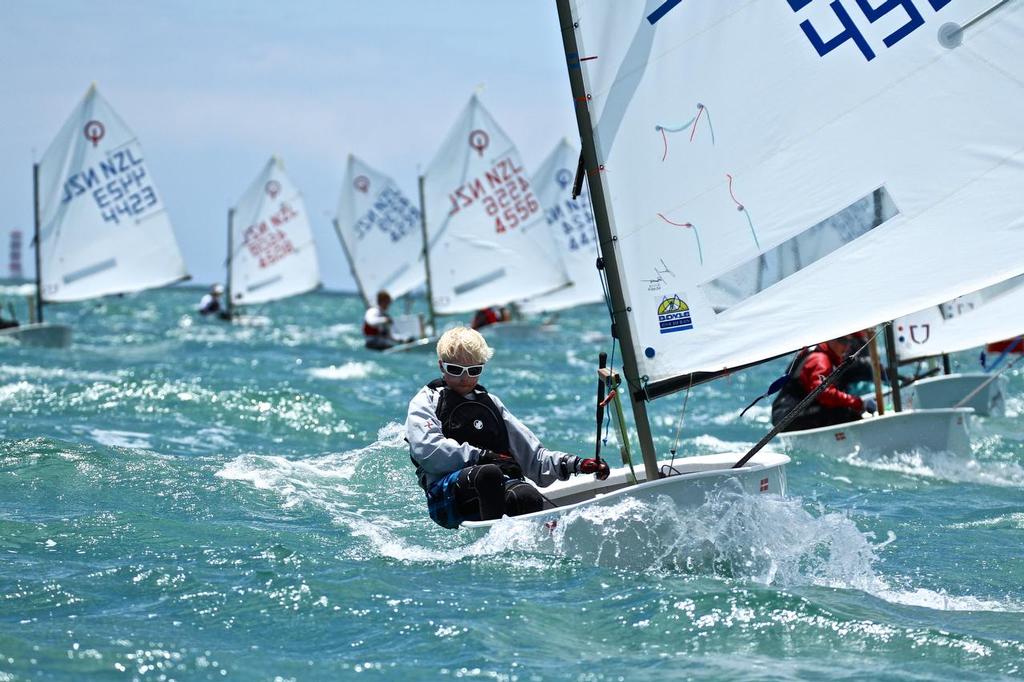 Oliver Cowley - Gold fleet - Day 3, Optimist Auckland Championships - 2015 © Richard Gladwell www.photosport.co.nz